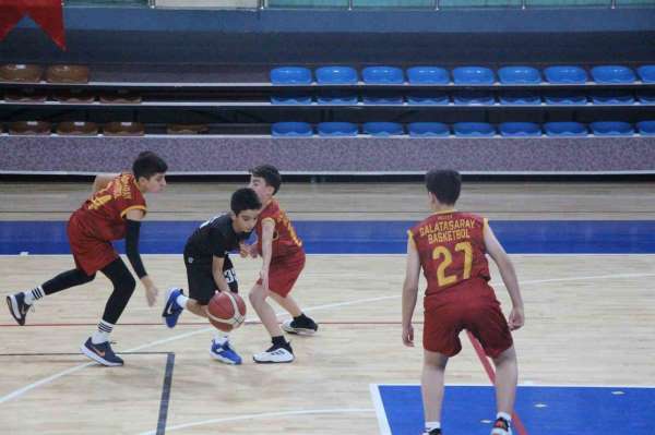 Düzce'de U-14 erkekler basketbol yerel lig heyecanı başladı