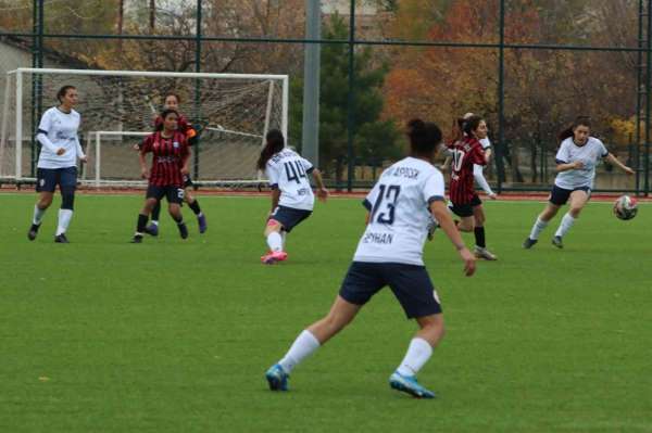 Erzincan'ın kızları Ağrı'ya 5-0 yenildi