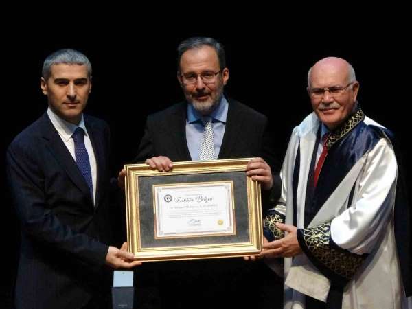 Uşak Üniversitesinde 2025-2026 akademik yılı törenle başladı