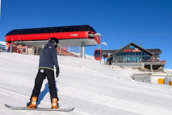 Erciyes'te kayak keyfi tüm hızıyla sürüyor 