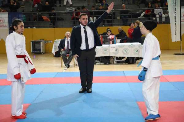 Spor kenti Gaziosmanpaşa'da, bu kez karate rüzgarı esti