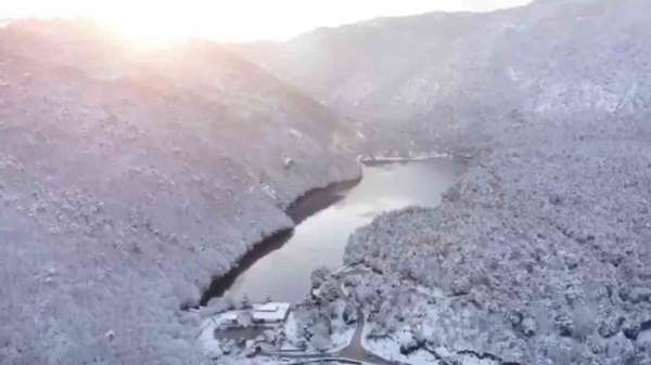 Boraboy Gölü'nde yağan karla kartpostallık manzaralar ortaya çıktı