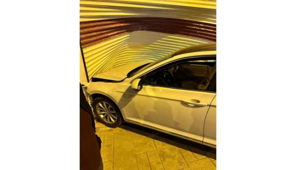 Mardin'de aracın dükkana daldığı kazanın görüntüleri ortaya çıktı