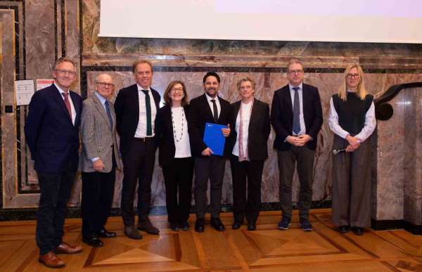 Albert Einstein'ın mezun olduğu Zürih Üniversitesi'nden Dr. Humayun Kakar'a büyük onur