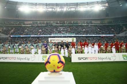 Spor Toto Süper Lig: Bursaspor: 1 - Galatasaray: 0 (Maç devam ediyor) 