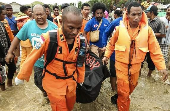 Endonezya'da sel felaketi: 63 ölü, 21 yaralı