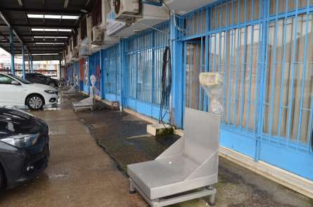 Hava şartları nedeniyle küçük balıkçı denize açılamayınca Trabzon Balık Hali en