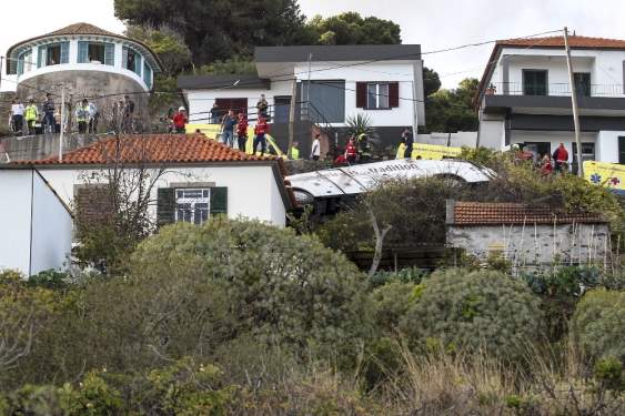 Portekiz'de otobüs devrildi, en az 28 kişi öldü