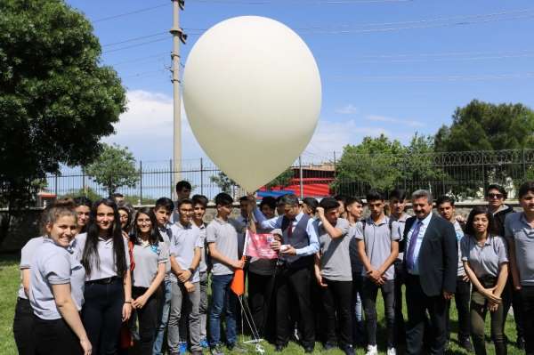 Diyarbakır'da meteoroloji balonu liseli öğrenciler tarafından uçuruldu 