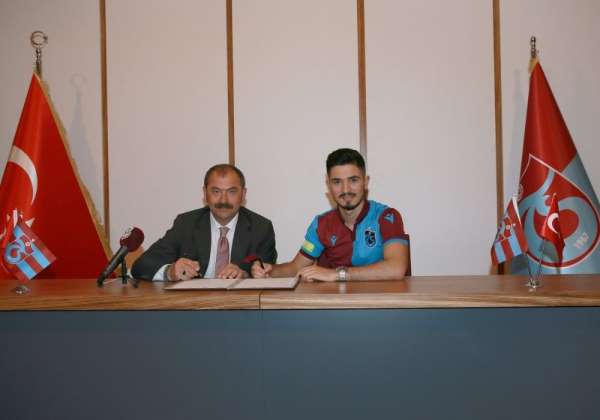 Trabzonspor'da Fıratcan Üzüm imzayı attı 