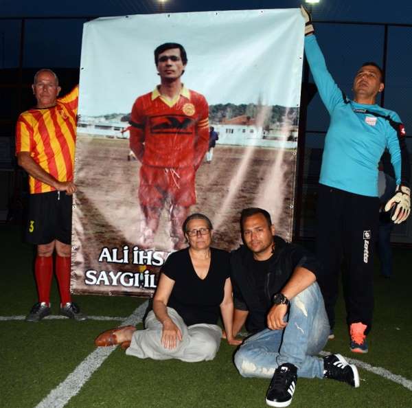 Ayvalık ve Küçükköy'ün efsanevi futbolcusu Ali İhsan Erbil unutulmadı 