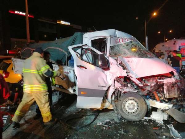 İzmir'de zincirleme kaza 4 yaralı