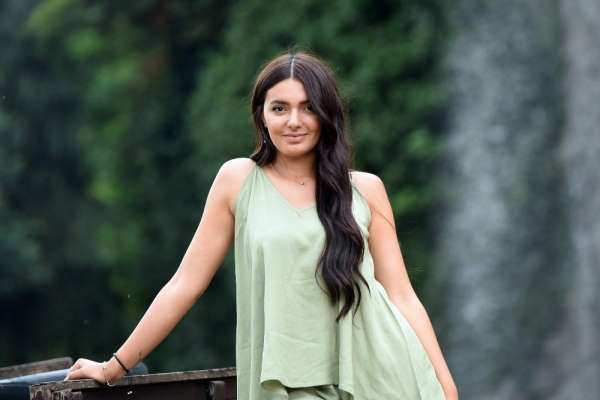 Karadeniz'in minik kuşu hem güzelliği hem de sesi ile dikkat çekiyor