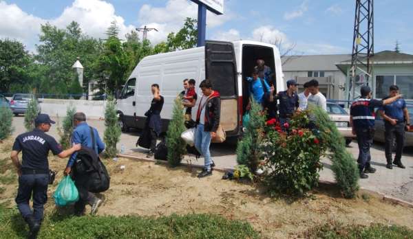 Tekirdağ'da 37 mülteciyi taşıyan minibüs kaza yaptı 