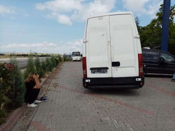 Tekirdağ'da 30 mülteciyi taşıyan minibüs kaza yaptı 