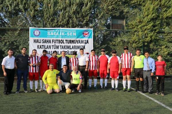 Görme engelli sağlıkçılardan futbol şovu
