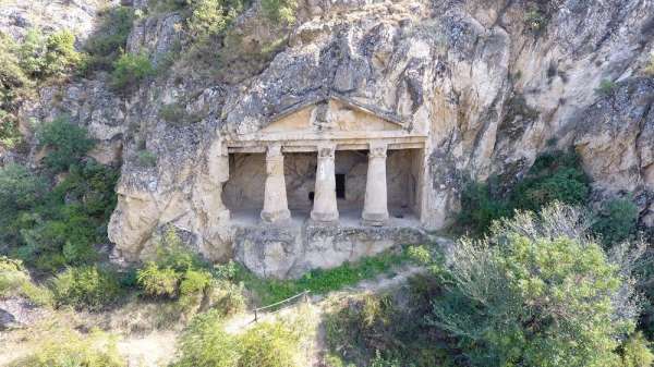 Sinop'un pek bilinmeyen tarihi mekanı: Boyabat Kaya Mezarları 