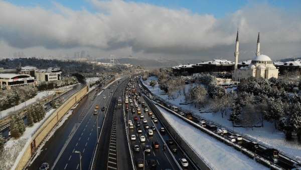 15 Temmuz Şehitler Köprüsü'nde trafik yoğunluğu havadan görüntülendi 
