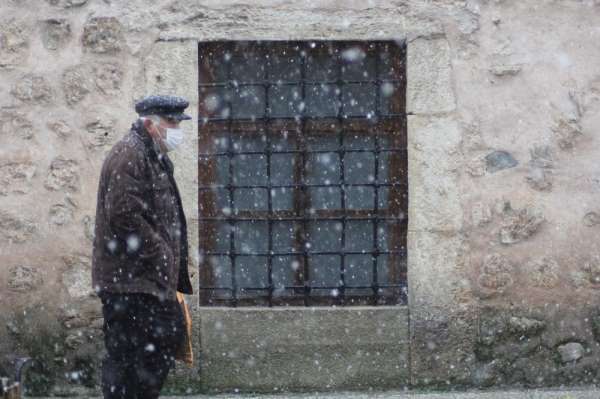 Sinop'ta 4 yıllık kar hasreti sona erdi 