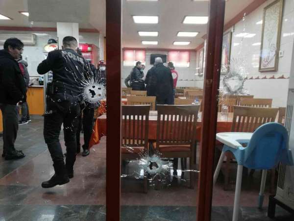 Bornova'da restorana silahlı saldırı: 2 yaralı