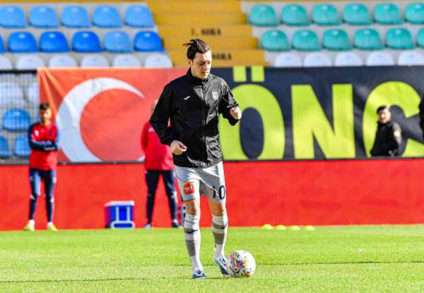 Başakşehir'de Mesut Özil, 125 gün sonra sahada
