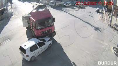 Burdur'daki trafik kazaları kameralara yansıdı