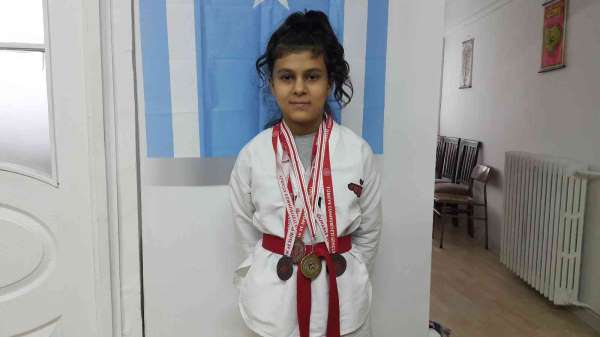 Eskişehir'de yaşayan Iraklı Türk kızın taekwondo başarısı