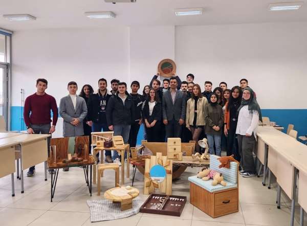 Kastamonu Üniversitesi'nde Ahşap İşleme ve Mobilya Tasarımı eğitimi verildi