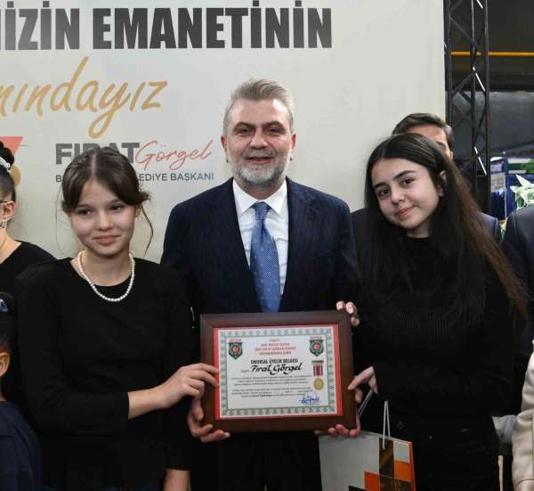Kahramanmaraş'ta şehit çocuklarının karne sevincine ortak olundu