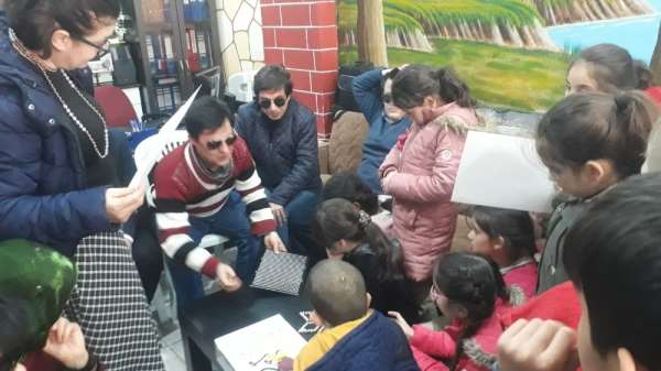 Görme engellilerden 'Her Yere Kitap, Her Yerde Kitap' etkinliğine destek