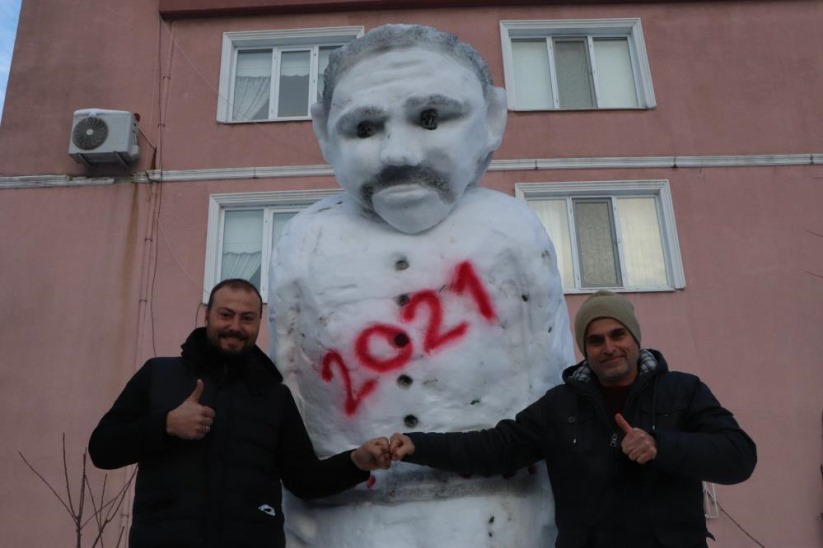 Samsun'da dev kardan adam! Saatlerce uğraştılar