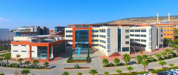 7 Aralık Üniversitesi'ndeki 2 fakulteye yeni dekan atandı