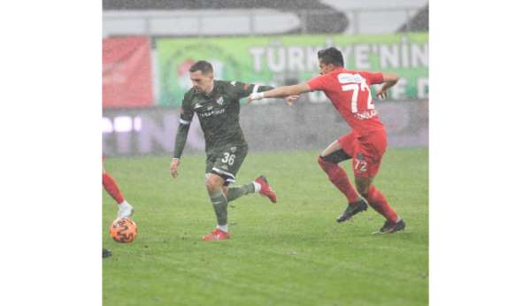 Bursaspor'da Burak Altıparmak ve Burak Kapacak, Balıkesirspor maçında oynayabilecek