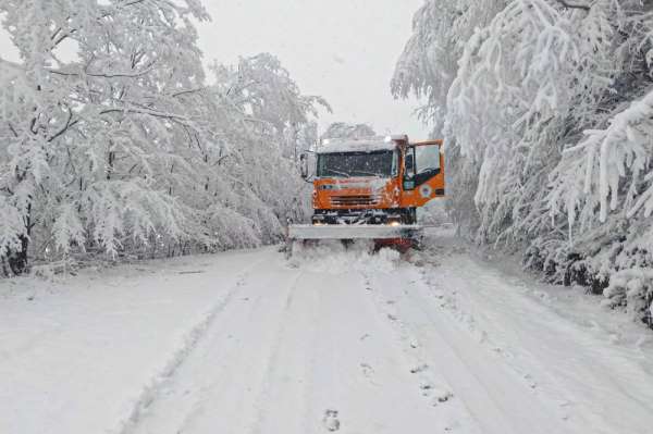 Büyükşehir kapalı yolları açtı