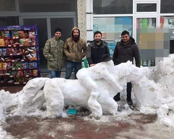 Kardan semazen, at ve jokey yaptı