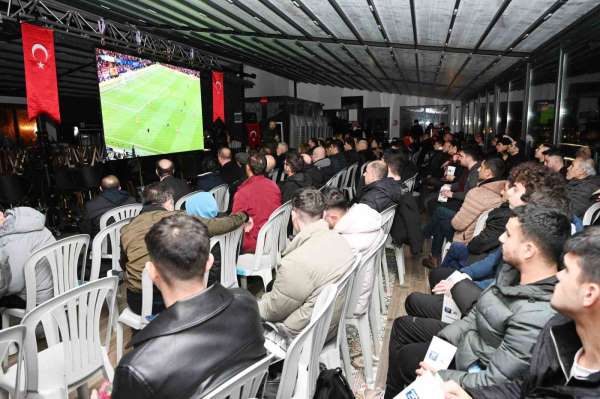 Galatasaray'ın Avrupa zaferini birlikte izlediler