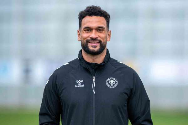 Konyaspor'da Steven Caulker, İlhan Palut'un ekibine dahil oldu