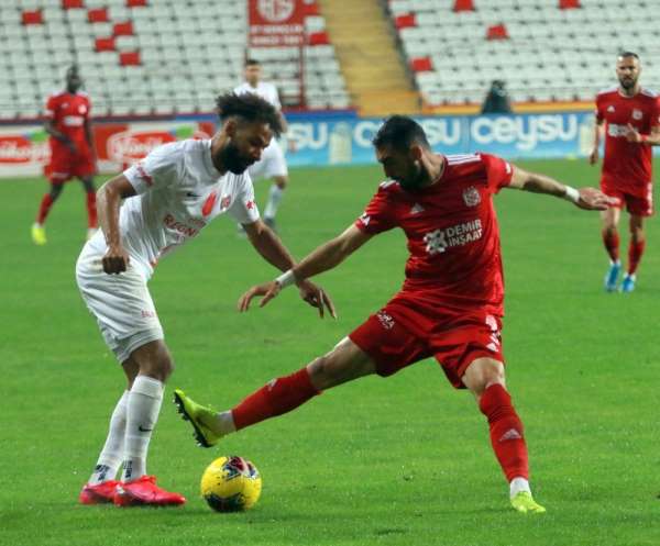 Antalyaspor'da Sangare formasına kavuştu 