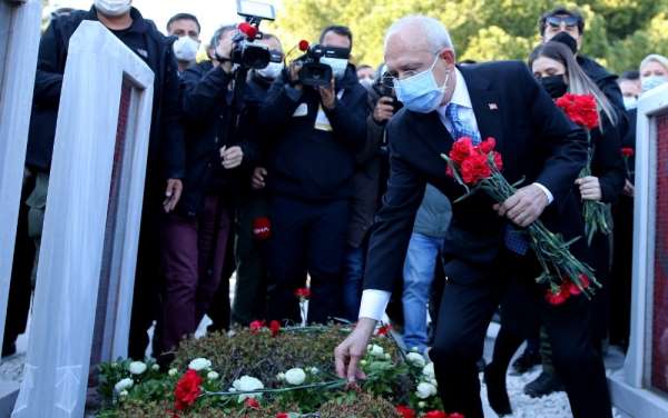 CHP Genel Başkanı Kılıçdaroğlu'ndan, Çanakkale Zaferi etkinlikleri kapsamında Şehitlik Abidesine ziyaret 