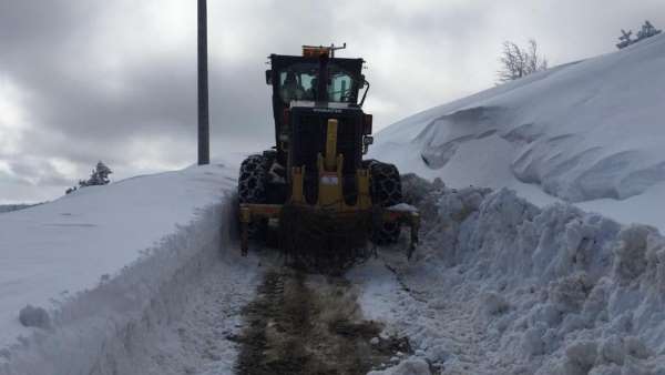 Sinop'ta kar hayatı felç etti: 179 köy yolu kapalı