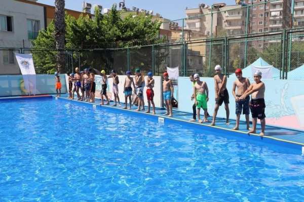 Akdeniz'de açılan kurslarla 3 yılda 10 bin çocuk yüzme öğrendi - Mersin haber