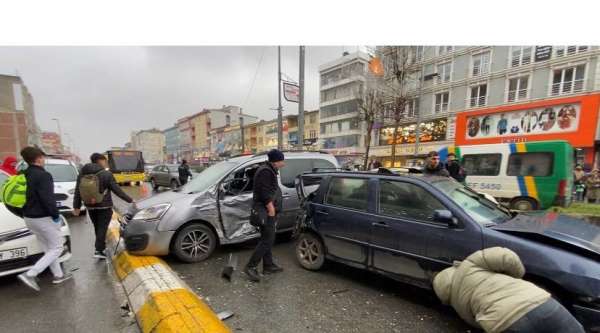 Kaza yapan taraflar tekme ve yumruklarla birbirine girdi