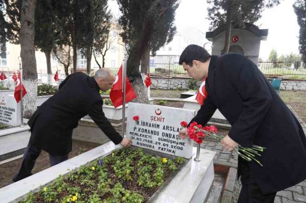 Körfez'de şehit mezarlarına karanfil bırakıldı - Kocaeli haber