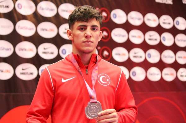 U23 Avrupa Güreş Şampiyonası'nda Tolga Özbek Avrupa ikincisi oldu - İstanbul haber