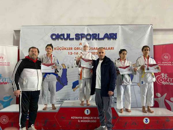Yunusemreli küçük judocular Kütahya'da 5 madalya kazandı