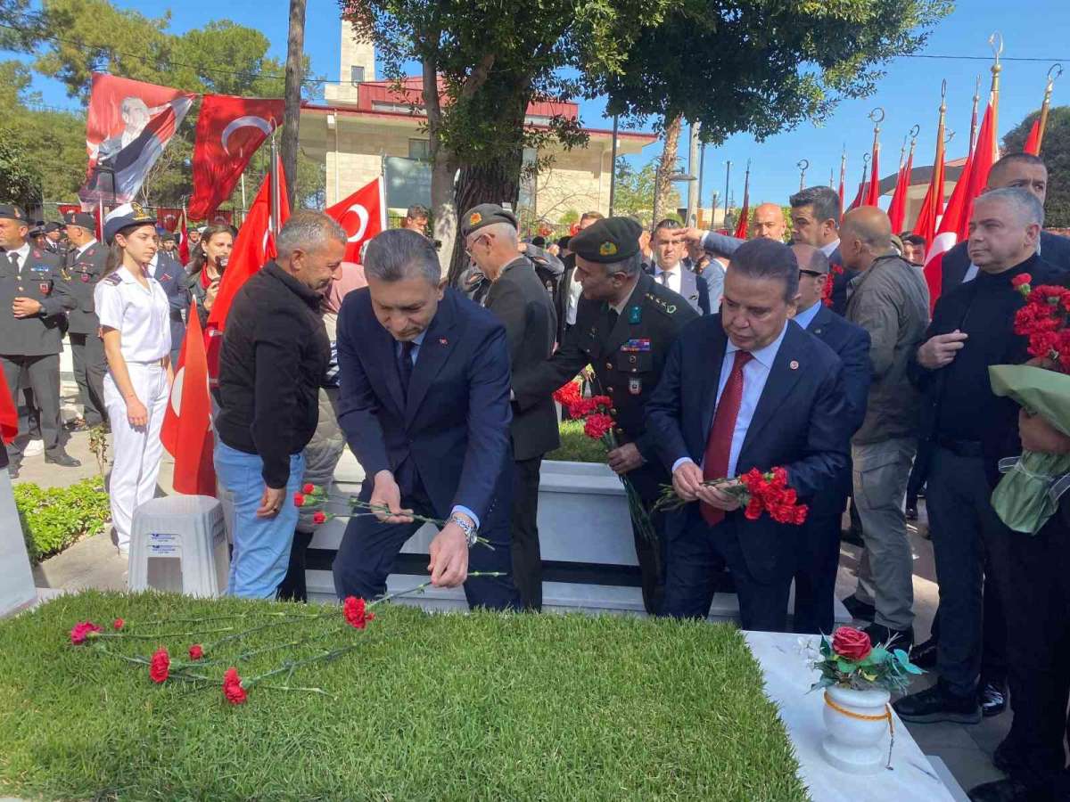 Antalya'da 18 Mart Şehitleri Anma Günü ve Çanakkale Deniz Zaferi'nin 110 Yıl Dönümü