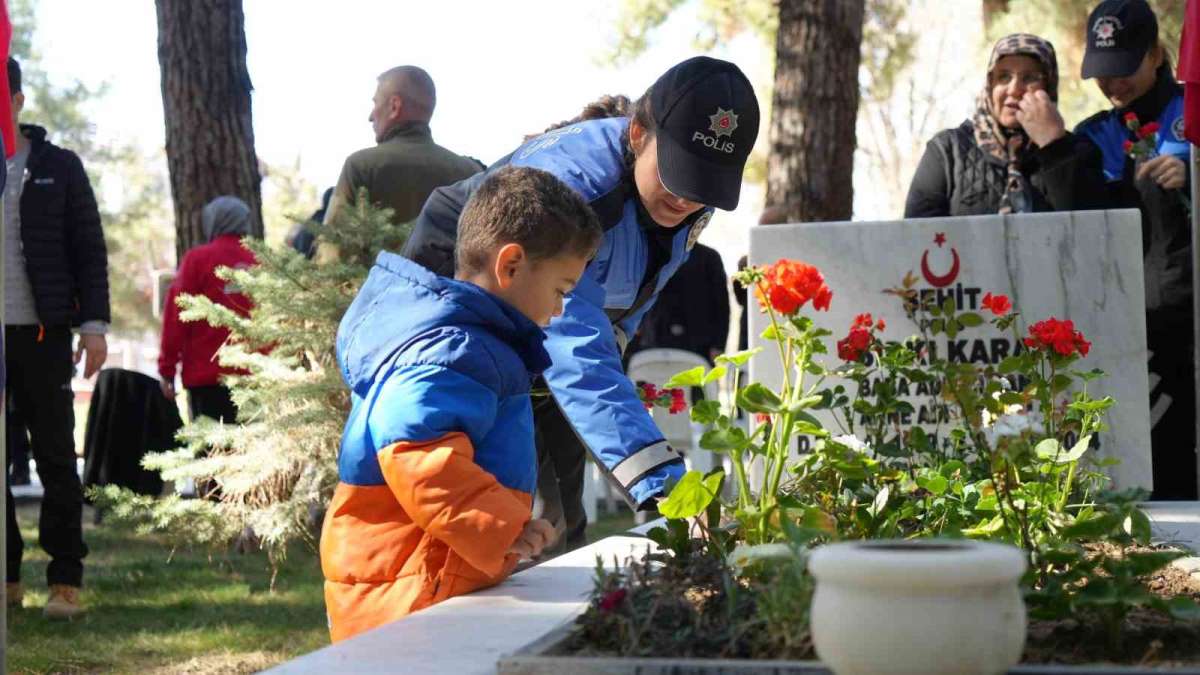 Burdur'da 18 Mart Şehitleri Anma ve Çanakkale Deniz Zaferi'nin 110 yıl dönümü için tören düzenlendi