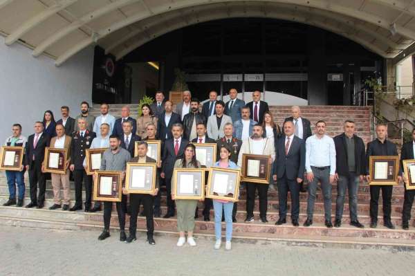 Şırnak'ta, 15 şehit ailesine devlet övünç madalyası verildi