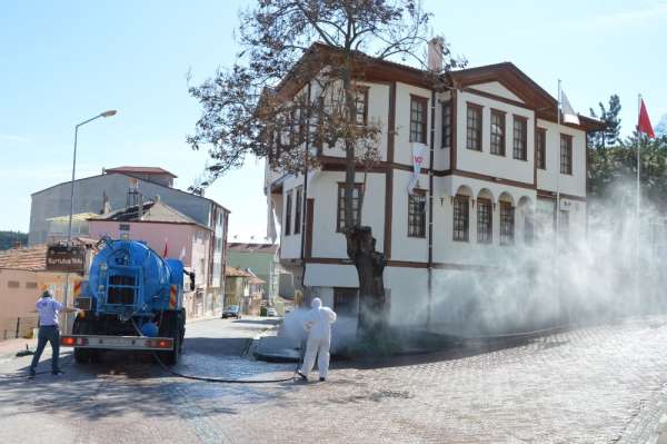 Havza Belediyesi boş kalan sokaklarda virüs avladı 