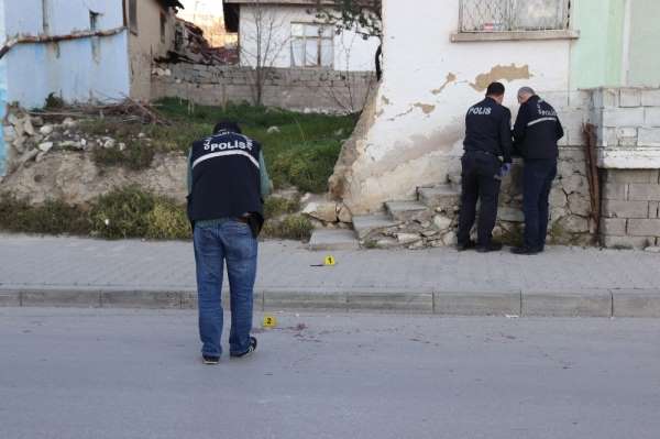 Karaman'da bıçaklı kavgada bir kişi yaralandı 